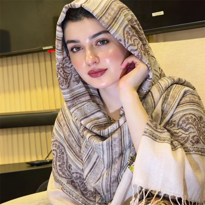 Vintage Fashion Hijab - Vintage Paisley Desenli Tesettür Modası Eşarp